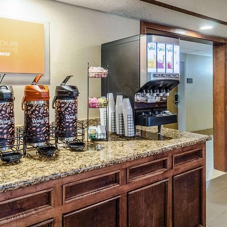 Comfort Inn & Suites West Springfield Extérieur photo