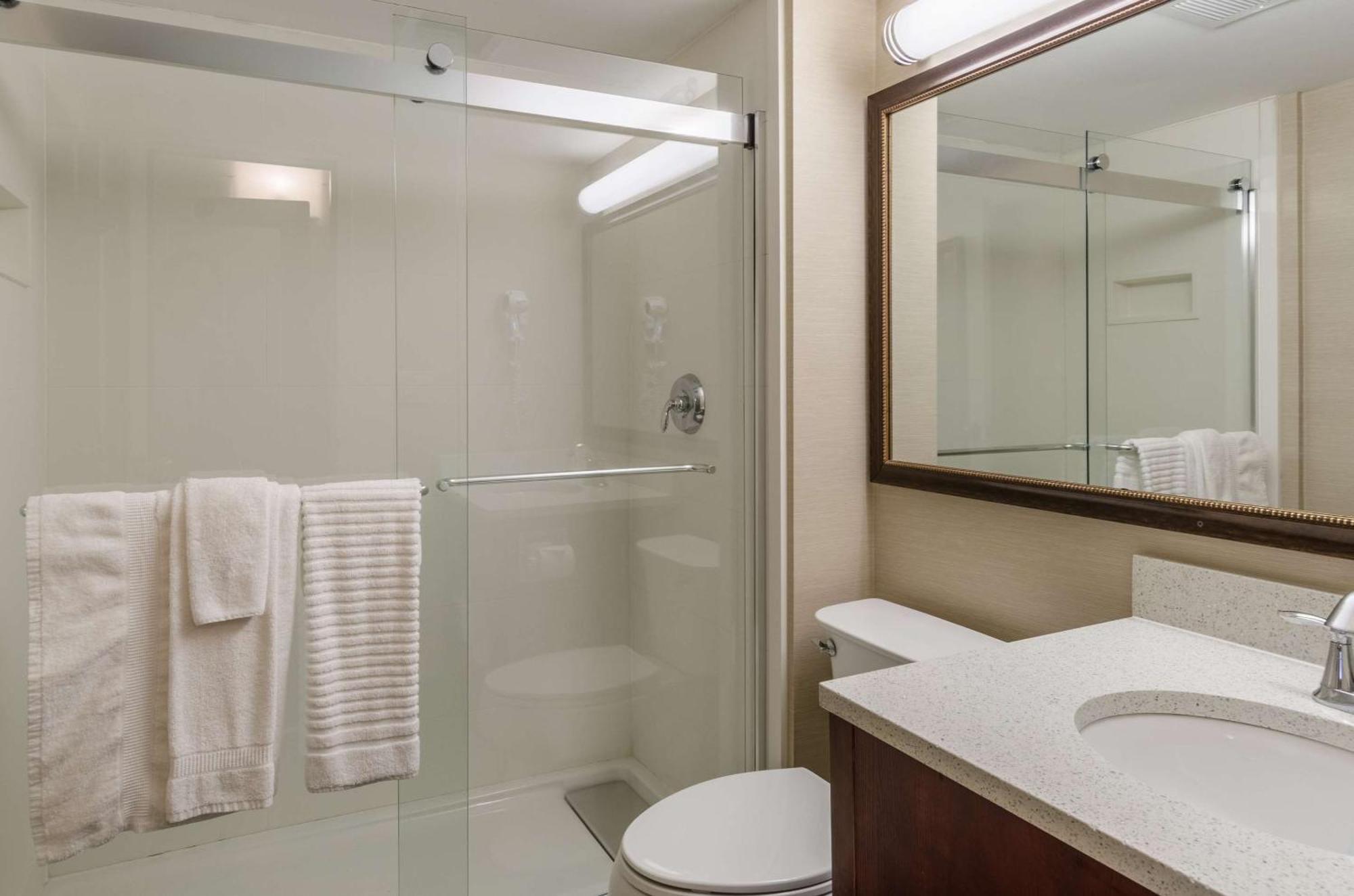 Comfort Inn & Suites West Springfield Extérieur photo
