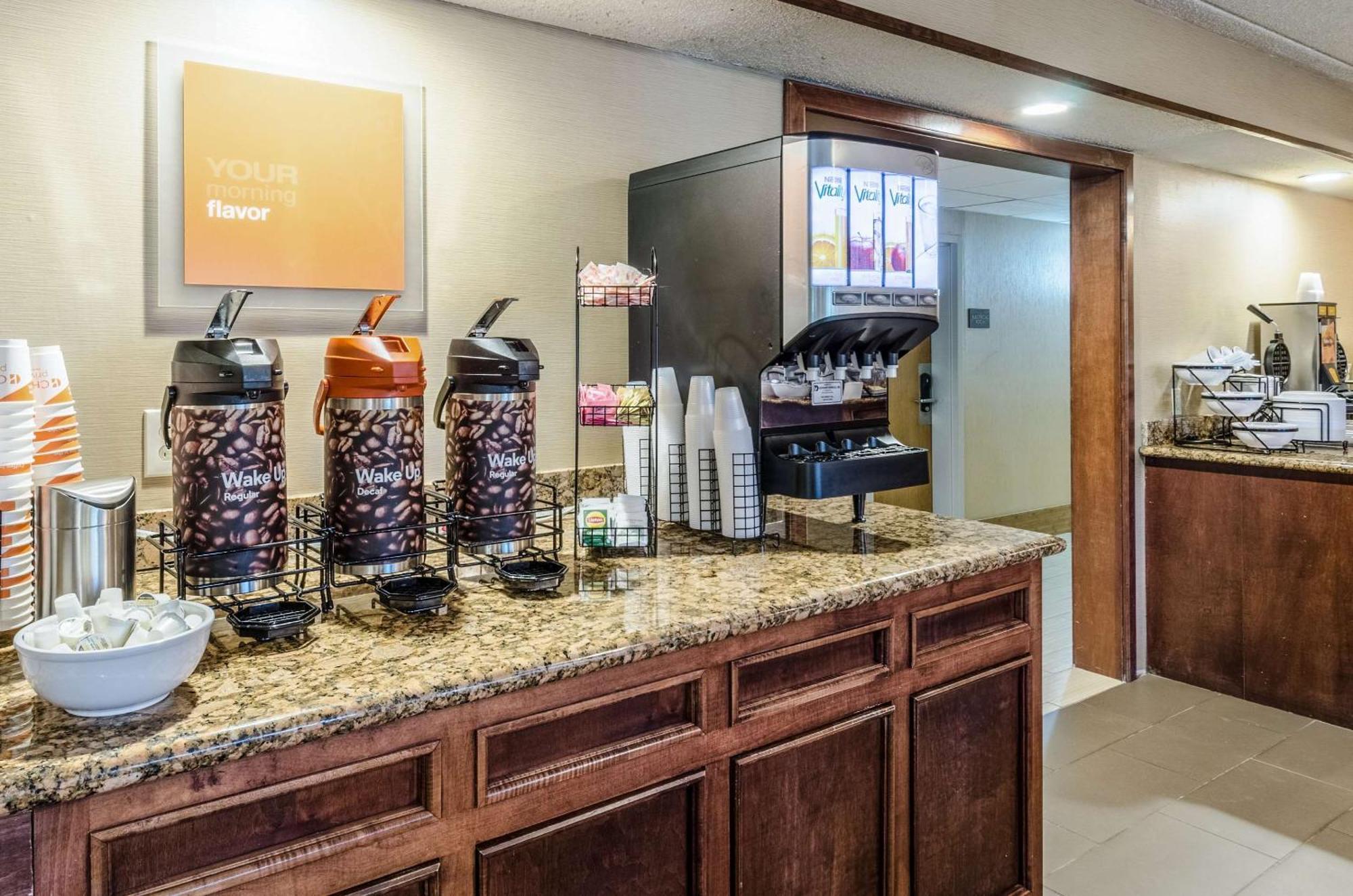 Comfort Inn & Suites West Springfield Extérieur photo