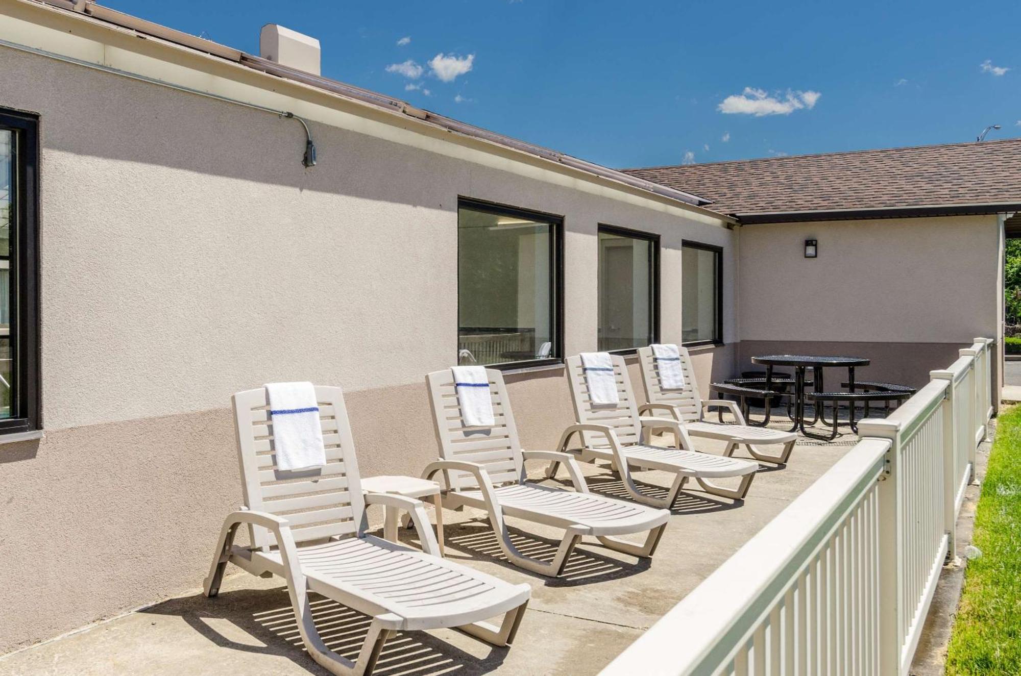 Comfort Inn & Suites West Springfield Extérieur photo