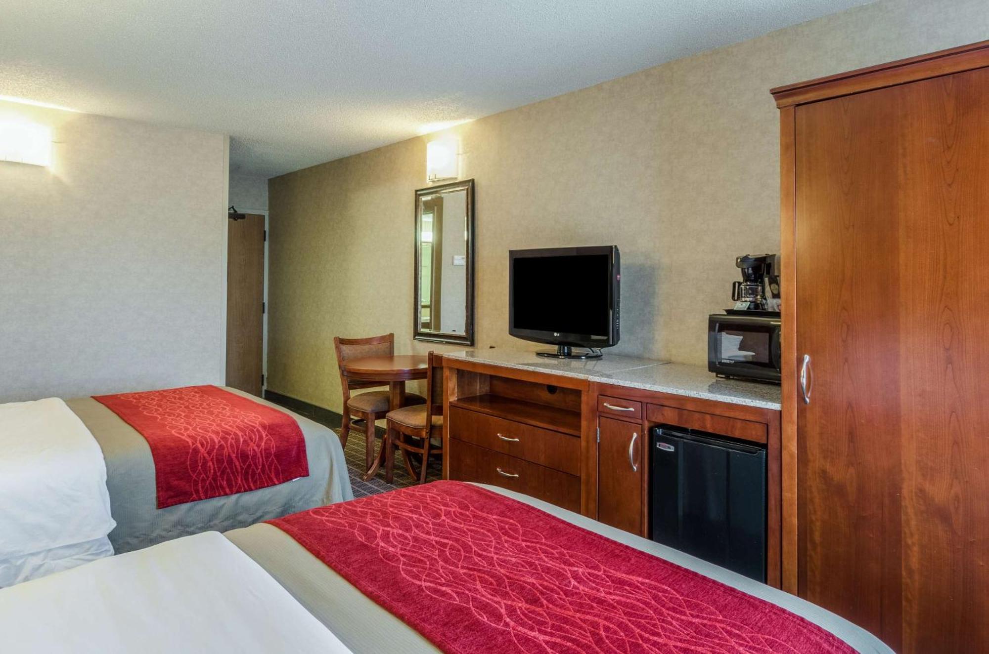 Comfort Inn & Suites West Springfield Extérieur photo