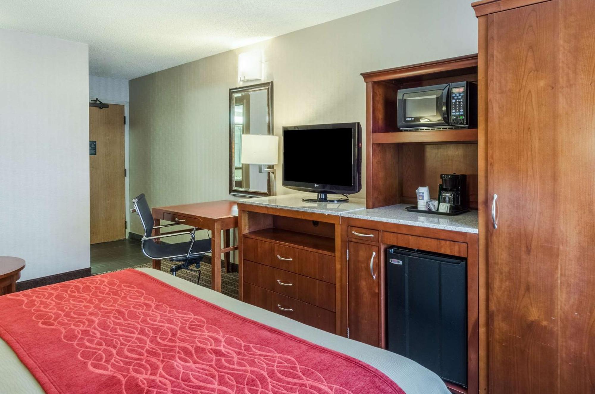Comfort Inn & Suites West Springfield Extérieur photo