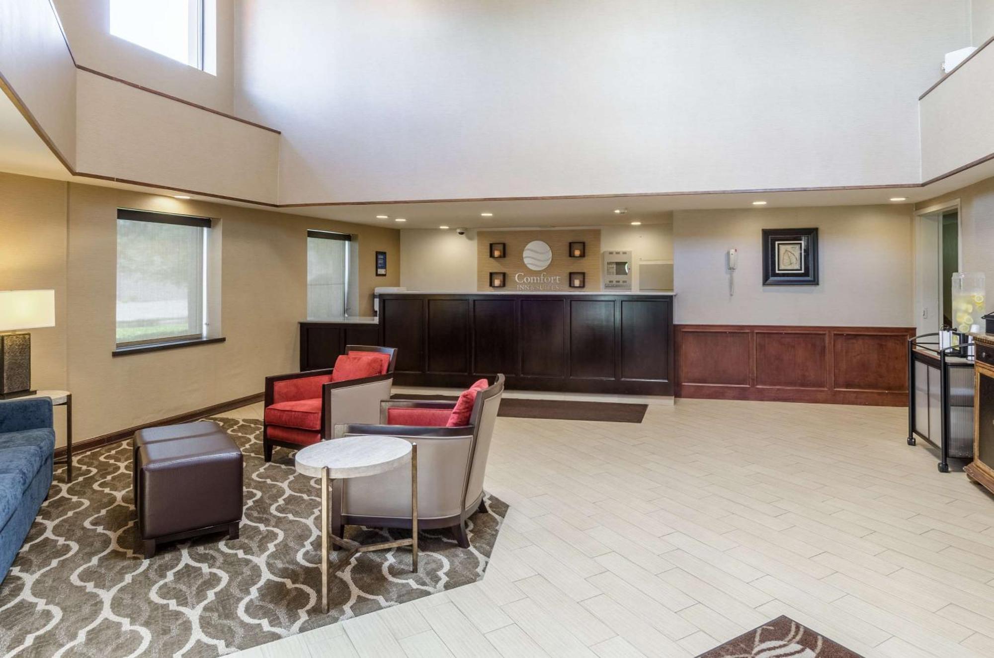 Comfort Inn & Suites West Springfield Extérieur photo