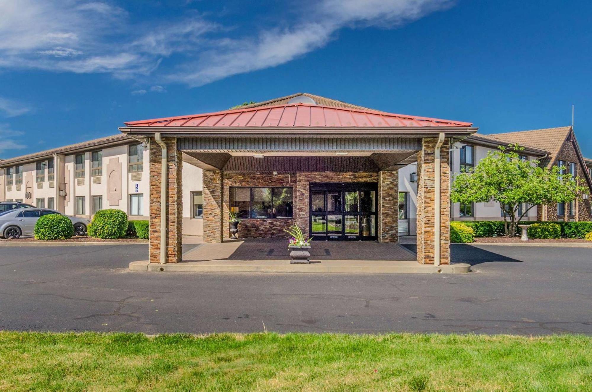 Comfort Inn & Suites West Springfield Extérieur photo